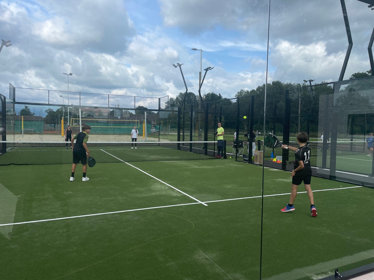 Neuer Padel-Tennisplatz eröffnet am 1. August 2025